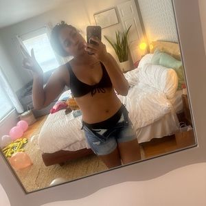 Meet your Posher, Aisha